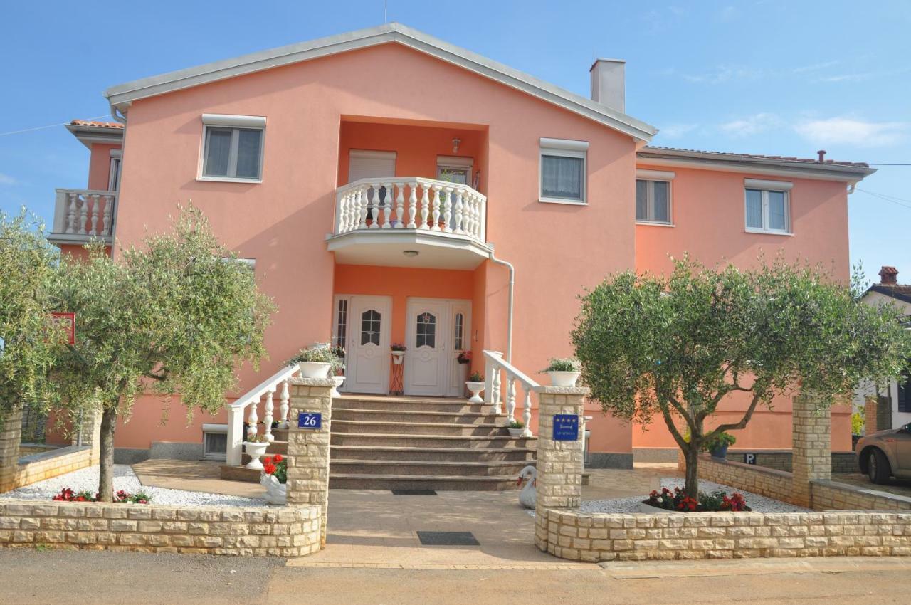Apartments Rosa Умаг Экстерьер фото
